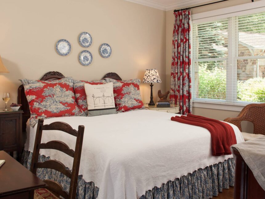 Romantic Rooms And Cottages At Chanticleer Inn, Chattanooga