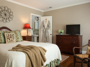 Romantic Rooms And Cottages At Chanticleer Inn, Chattanooga