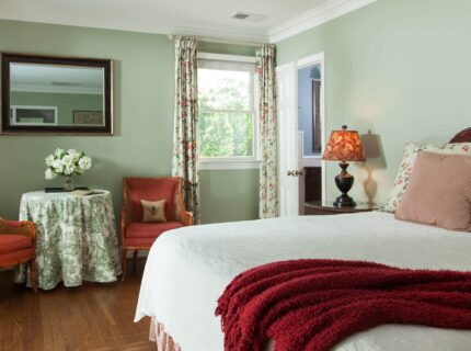 Romantic Rooms And Cottages At Chanticleer Inn, Chattanooga